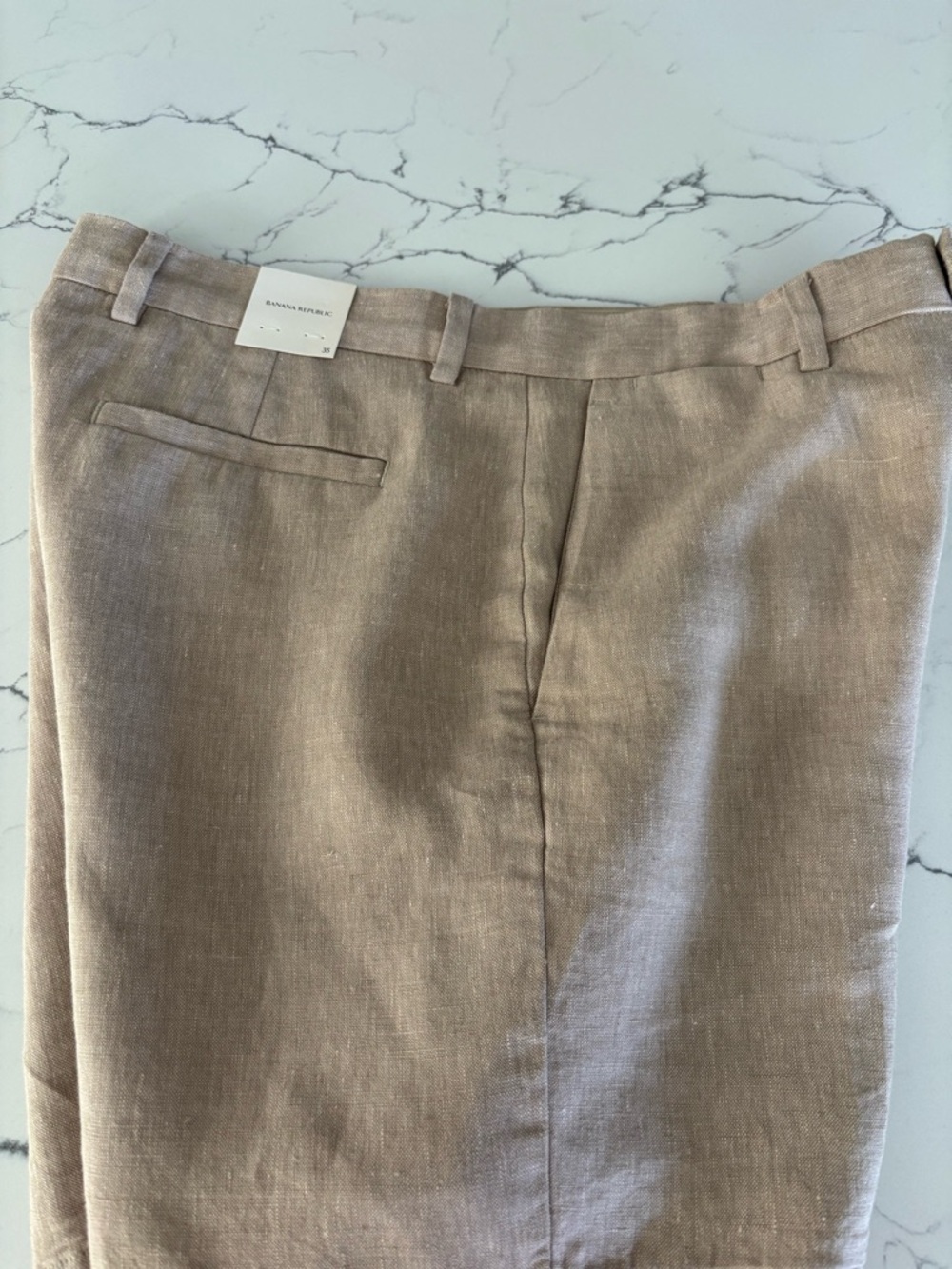 Banana Republic Beige 7” Linen Shorts .